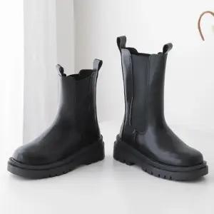 [옷자락]여자 데일리룩 만능템 캐주얼 통굽 첼시 앵클부츠