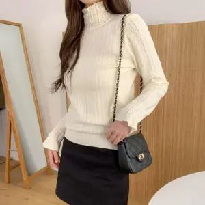 [옷자락]여자 슬림핏 플라워 레이스 하이넥 니트