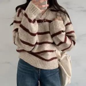 [옷자락]여성 가을 겨울 따뜻한 오픈카라 줄무늬 니트