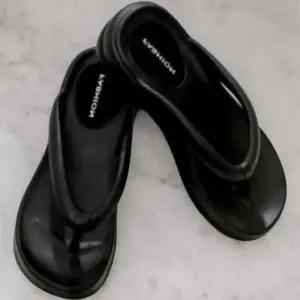 [옷자락]여성 부드러운 일상복 경량 통굽 슬리퍼