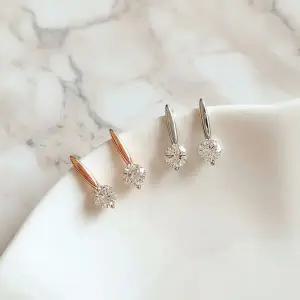 [하프클럽/]여성 일상룩 데이트용 로맨틱 큐빅 드롭 이어링