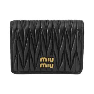 26SS 마틀라세 금장 로고 지퍼포켓 반지갑 블랙 5MV021 AFPP F0002