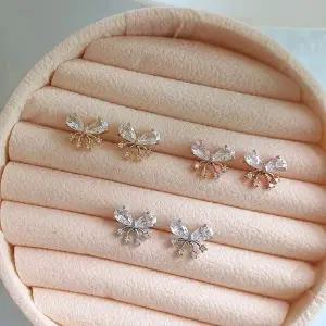 [하프클럽/]여자 봄 여름 데일리 미니 큐빅 스터드 귀걸이