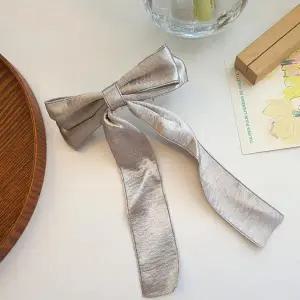 [하프클럽/]여자 쉬머 새틴 롱리본 우아한 반묶음 집게핀