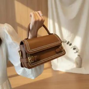 [옷자락]여성 가죽 숄더백 플랩버클 스티치 포인트