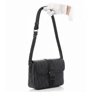 MUST IT_디올 26SS Trek 플랩 스트랩백 1DTPO451DOL H03E)