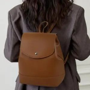 여성 심플 버튼 플랩 백팩 데일리 캐주얼 가방