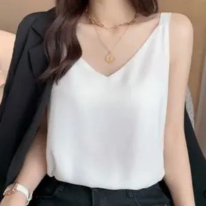 브이넥 실키 나시 블라우스 슬림핏 이너탑 데일리