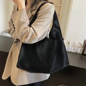 [다잇템] 여자 민무늬 블랙백 오피스룩 보부상 레더 숄더백