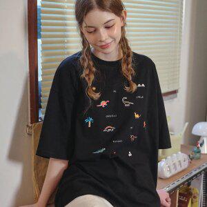 다이노스티치 자수 반팔티 블랙