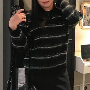 웜 클래식 스트라이프 카라 니트