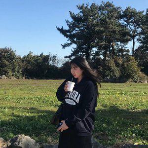 어반 오로라 카라 맨투맨