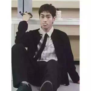 [매장정품] 8SECONDS 에잇세컨즈 스카시 조직 포인트 라운드 가디건 블랙