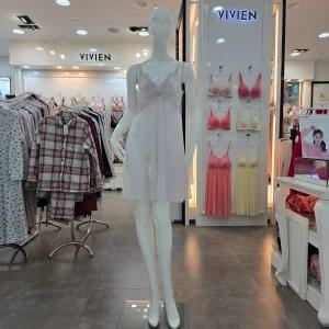 [모다아울렛][비비안]꾸뛰르 화사한 패치자수 매치된 투톤컬러 시스루 풀슬립 FS984A-PAPK