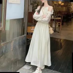 바캉스원피스 쉬폰 소재 어깨트임 프릴디테일 플레어핏 긴팔 원피스