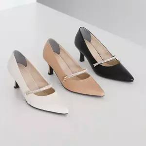 뾰족 앞코 큐빅 장식 스트랩 미들굽 여성구두