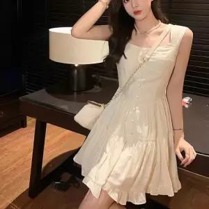 비욘드라이프J CUS 여신핏 캉캉 슬리브리스 플레어 원피스