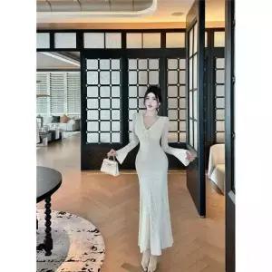 엘럽 여성용 원피스 치마 롱 레이스 셔링 브이넥 머메이드 나팔 박템1