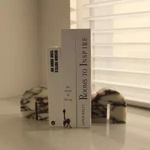 선반용 천연 칼라카타 비올라 마블 북엔드 2종 세트 무거운 책을 위한 장식용 CD/비디오 게임을 북 스토퍼