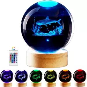 DIGFPWT 샤크 크리스탈 볼 나이트 라이트 나무 베이스가 있는 3.15인치 K9 16가지 색상 리모컨 아르데코