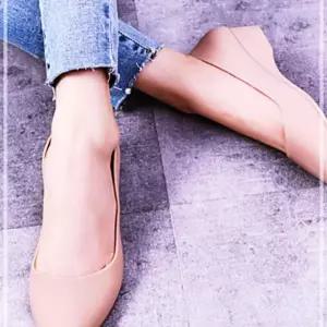 아쿠아 사무실 깔끔한디자인 젤리플랫슈즈 학교 관공서 소프트한 여성신발 24EWF36AAD