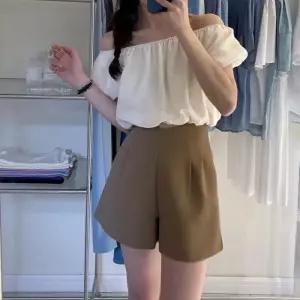 하이웨스트 핀턱 브이컷 3부 반바지