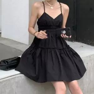 여자 끈나시 데일리 원피스 블랙 클래식 프릴 원피스 원피스 여성원피스 치마 끈나시