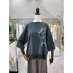 스테파니 흩날림 드로잉 7부 티셔츠 A24TS43101