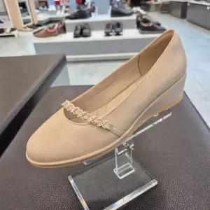 [ELCANTO]엘칸토 HC11 양가죽 여성 펌프스 4CM 웨지 세미정장 펌프스 D6V9U61X335 (S46342874)