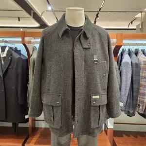 [킨록바이킨록앤더슨](신세계 사우스시티)그레이 울 블랜디드 헌팅자켓 하프코트(LKU04L0M9)