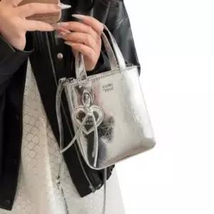 /신상오픈런 여성 메탈 하트 미니 크로스백 스타일