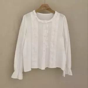 [애슬릿] 프릴 카라 블라우스 화이트 봄 여름 셔링 레이스