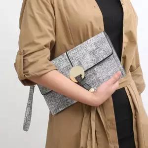 모던 써클장식 유니크 클러치백