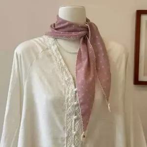 [애슬릿] 삼각 스카프 플라워 미니 쁘띠 반다나 봄 목 머플러