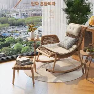 흔들의자 리클라이너윙체어 등받이 라탄 주택 발코니 테라스 점심시간 야외
