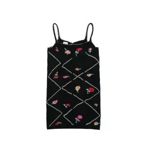 타치 클로딩 여성 아리야 핸드 자수 니팅 미니 드레스 블랙 ARYA-BK