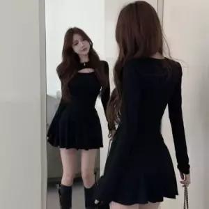 블랙 포인트 컷아웃 플레어 투피스 1006360