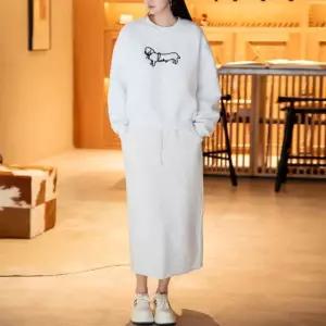 미쎄 강아지 자수 맨투맨 스커트 셋업 H라인 미디 트레이닝 세트 데일리 캐주얼 투피스 20대 30대 여성코디