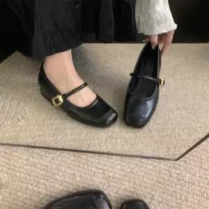 힐펌프스 봄가을 펌프스 실버 슈즈 라운드 프렌치 신발 가보시 스트랩힐 여자신발 원템1