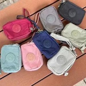 비비드 지퍼 포켓 멀티파우치 손목 스트랩 가방Y 멀티파우치 미니백 손목가방 미니손가방