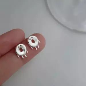 느낌상점 써지컬 꾸러기 귀걸이 데일리 여성 팬시 링귀걸이 써지컬 실버 볼귀걸이