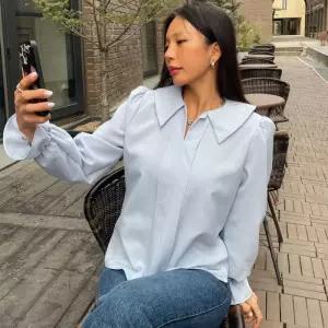 여자 세라카라 절개 셔링 퍼프 스프링 블라우스_3