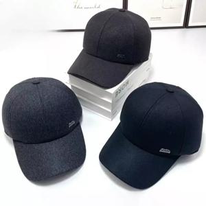 플리스 안감과 이어플랩이 있는 가죽 야구 모자 아빠 아웃도어 기모 스냅백 귀달이 바람막이