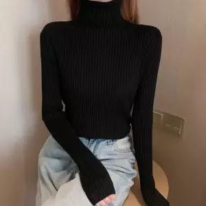 여자 청바지 코디 검정 터틀넥 골지 목 폴라 티셔츠