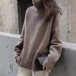 [옷은날개] 여성 터틀넥 루즈핏 니트 겨울 목폴라 베이직 티셔츠