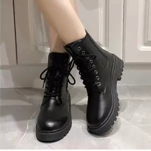 대학생 데일리 워커 레이스업 앵클 부츠 블랙 무광 여성봄구두워커 여자겨울스타일슈즈