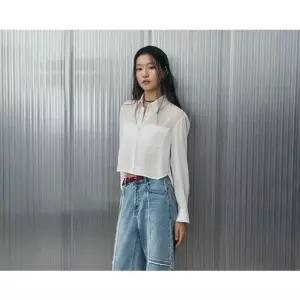 [갤러리아] LAP 메탈사 스트라이프 크랍셔츠 AR1WB263