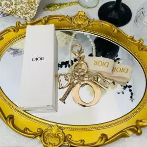 디올 노벨티 참 골드 럭키 로고 디자인 키 체인 선물 박스 포함