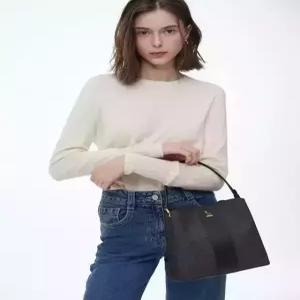 [국내백화점] 헤지스 블랙 로고패턴 가죽 토트백 핸드백 30대여성가방 직장인가방 가방추천