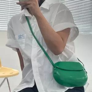 반달 미니 크로스백 [가벼운 여성 백 학생 데일리 바게트 핸드폰 가방 숄더백 귀여운 바디백 SANS]